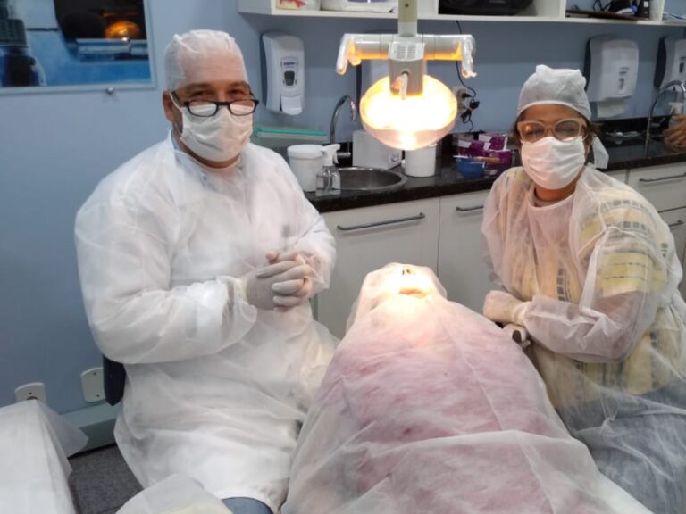 Instituto SM: referência em odontologia com ensino inovador, corpo docente formado por especialistas, mestres e doutores, e foco em criatividade, empreendedorismo e parcerias.