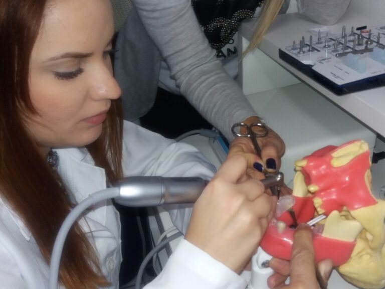 Instituto SM: referência em odontologia com ensino inovador, corpo docente formado por especialistas, mestres e doutores, e foco em criatividade, empreendedorismo e parcerias.