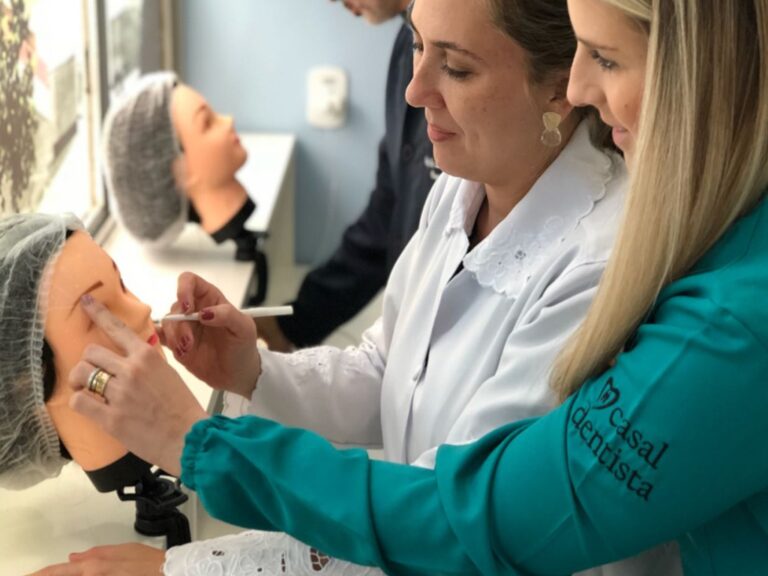 Instituto SM: referência em odontologia com ensino inovador, corpo docente formado por especialistas, mestres e doutores, e foco em criatividade, empreendedorismo e parcerias.