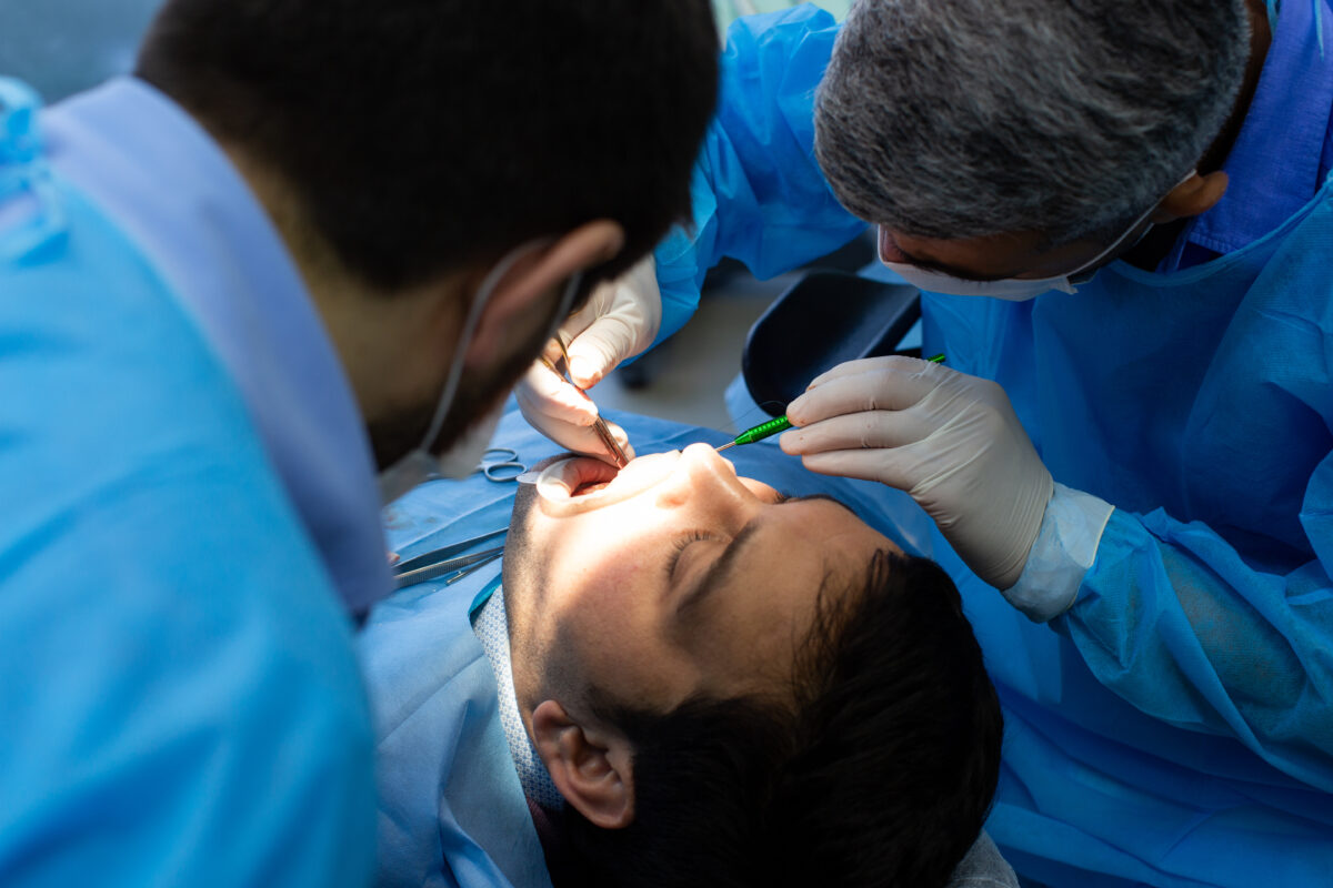 Suturas em cirurgia intraoral impacto no reparo tecidual